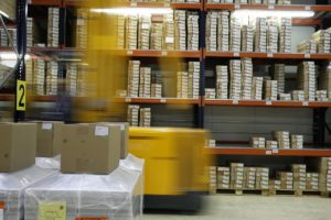 Przesyłki zagraniczne bez problemów – zwolnienie przesyłki przez urząd celny. Agencje celne Warszawa
